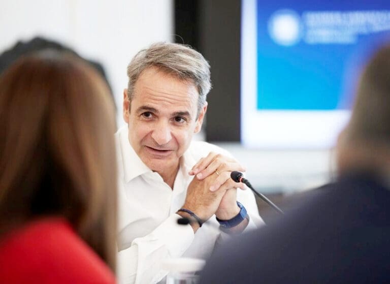 Σκάνδαλο ΟΠΕΚΕΠΕ: Μπορεί να βγει από το αδιέξοδο ο Κυριάκος;
