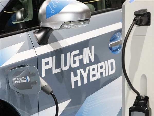 Τα plug-in υβριδικά αυτοκίνητα: Λύση μετάβασης ή «κρυφοί» ρυπαντές;