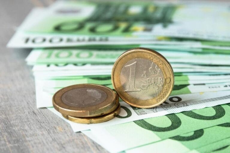 Κατώτατος μισθός: Στα 920 ευρώ από 1η Απριλίου